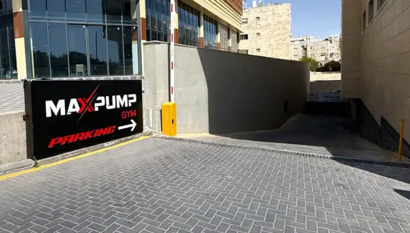 جيم في عمان مع مواقف Ample parking